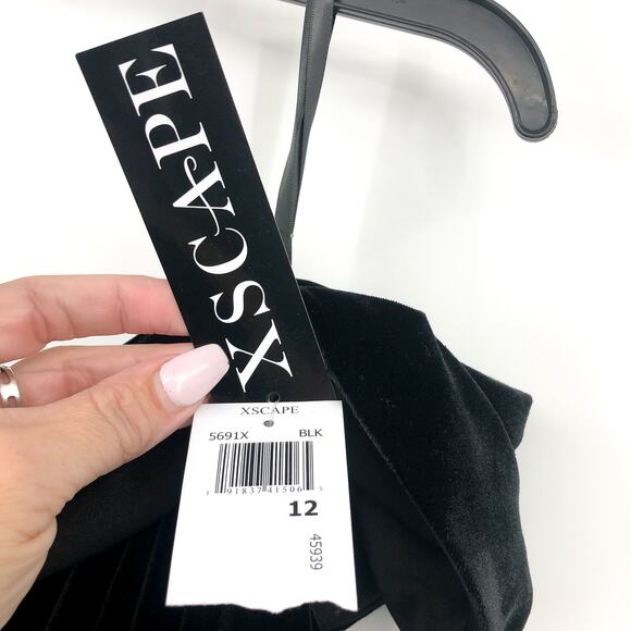 XSCAPE Women's Deta Off Shoulder Jumpsuit Size 12 Black Velvet Fold Over NWT - Picture 10 of 13